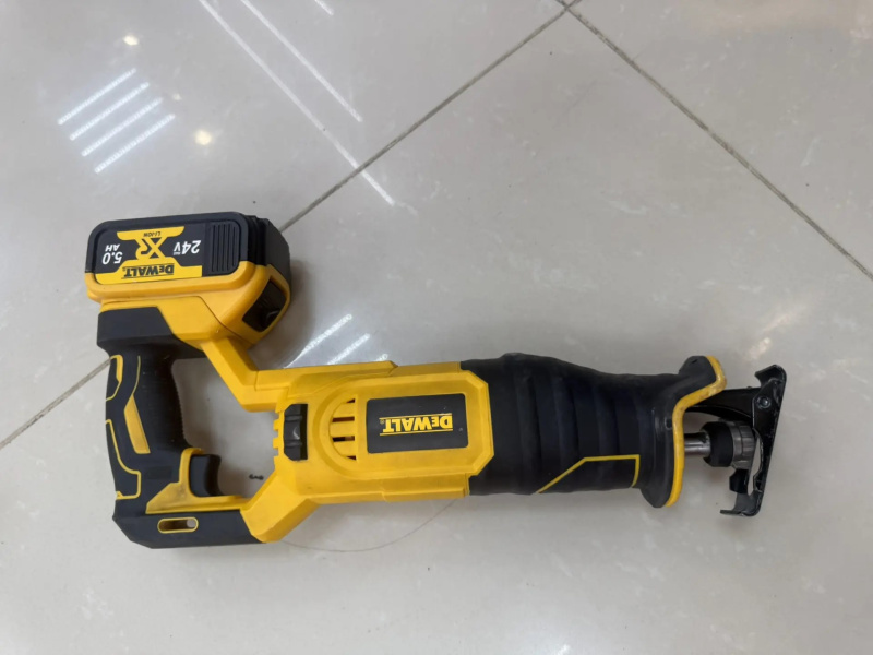 Сабельная пила Dewalt SAV