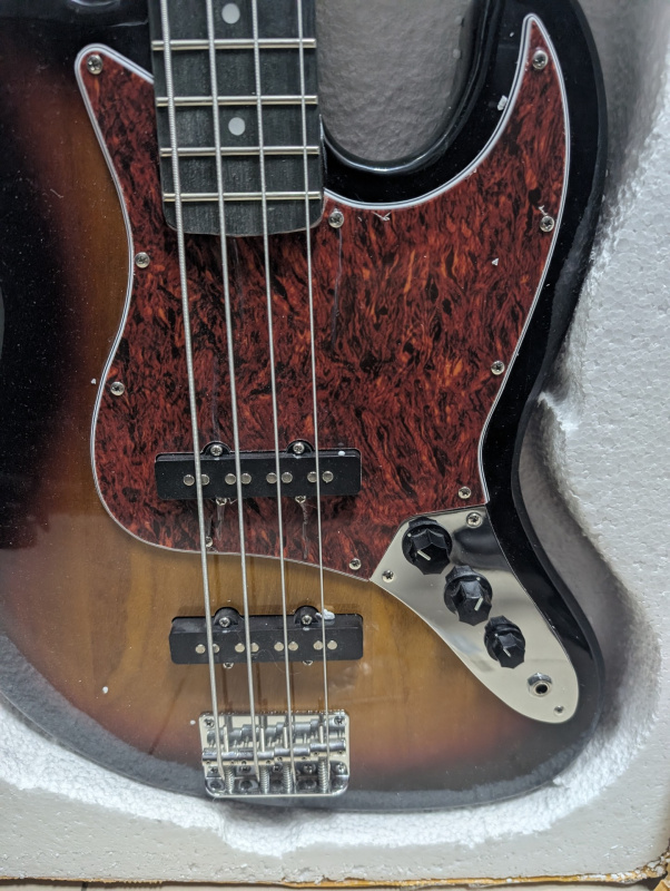 Бас-гитара Fender jazz bass